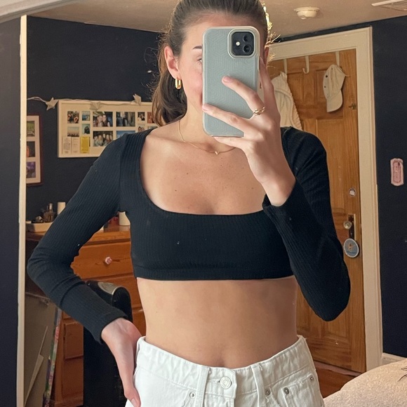 Motel Rocks Tops - motel cropped black long sleeve